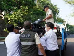 Bikin Jera! Pemkot Jaksel Derek Motor ASN yang Bandel Bawa Kendaraan Pribadi Hari Rabu