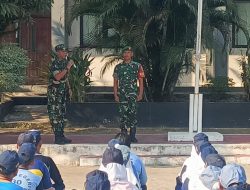Bentuk Karakter Siswa Baru, Babinsa Koramil 01/Tgr Turun Tangan Latih PBB di SMKN 1 Tangerang
