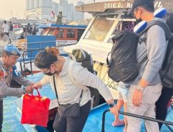Pastikan Wisatawan Aman ke Kepulauan Seribu, Polsek Kawasan Sunda Kelapa Siaga di Dermaga Kali Adem