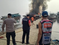 Tiga Kapal Terbakar di Dermaga Kaliadem Muara Angke, 12 Unit Damkar Diterjunkan