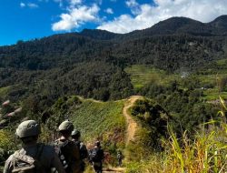 Patroli Dialogis dan Layanan Kesehatan Warnai Kegiatan Satgas Ops Damai Cartenz-2026 di Distrik Sinak