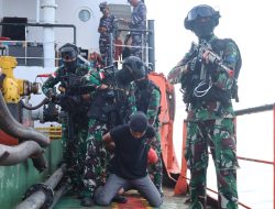 Aksi Unjuk Rasa Berujung Memanas, Prajurit Lanal Dumai Tunjukkan Profesionalisme Dalam Mengendalikan Aksi Massa
