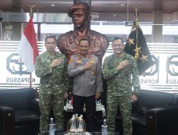 Solid! Duet Kapolda Metro dan Pangdam Jaya Silaturahmi ke Mako Kopassus, Tegaskan TNI-Polri Tak Bisa Diadu