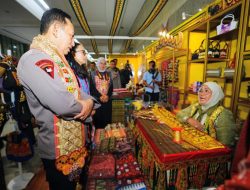Dukung UMKM Nasional, Kapolri dan Ketua Umum Bhayangkari Tinjau Bazar Kreasi Nusantara 2026