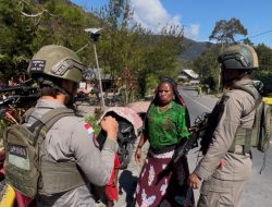 Patroli Jalan Kaki Satgas Ops Damai Cartenz-2026 Buka Ruang Dialog dengan Warga di Puncak Jaya