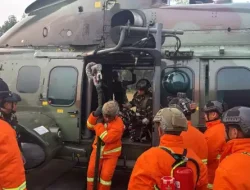 Pantang Mundur! Diterjunkan Pakai Helikopter, Pasgat TNI AU Buru Api Karhutla di Pelalawan