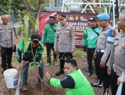 Ciptakan Area Hijau di Pelabuhan, Polres Tanjung Priok Gaet Masyarakat Tanam Pohon Bersama