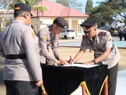 Resmi Lantik Kasi Hukum, Kapolres Jeneponto Juga Pimpin Upacara Kenaikan Pangkat Pengabdian