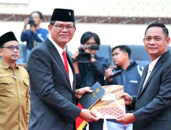 Paripurna PAW DPRD Kab. Bekasi : dr. Ferry Sirait Dilantik, Raperda P2APBD 2025 Disetujui