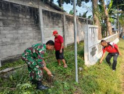Wujudkan Lingkungan Sehat, Babinsa Sumberdiren Ajak Warga Garum Gotong Royong Jumat Bersih