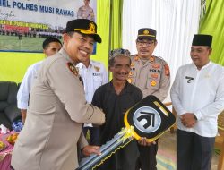 Polres Musi Rawas Bedah Rumah Warga Tak Layak Huni