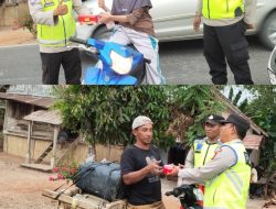 Wujud Kepedulian Sesama, Polsek Cempaka Gelar Aksi Sedekah dan Bagikan Nasi Kotak Gratis ke Warga