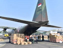 TNI Salurkan 1.200 Ton Lebih Bantuan Tembus Wilayah Gempa NTT di Hari Ke-22!