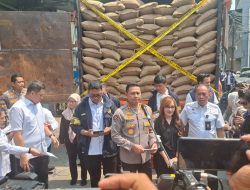 Polda Metro Jaya Sita 49,85 Ton Kacang Tanah Impor Ilegal Asal India di Jakarta Utara