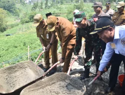 Kodim 0707 Wonosobo Bangun Jalan Beton Desa Sitiharjo Lewat TMMD Sengkuyung Tahap IV