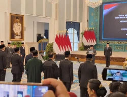 Resmi Memimpin BNPB Letjen TNI Kristomei Sianturi Ucap Sumpah Jabatan di Depan Presiden Prabowo