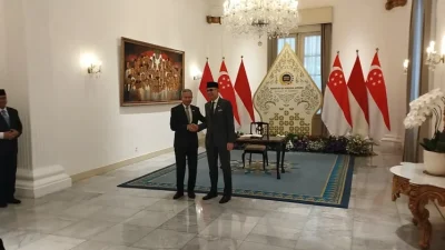 Sambut Menlu Singapura Vivian Balakrishnan di Jakarta, Menlu RI Arrmanatha Nasir Bahas Kabut Asap dan Ekspor Gas